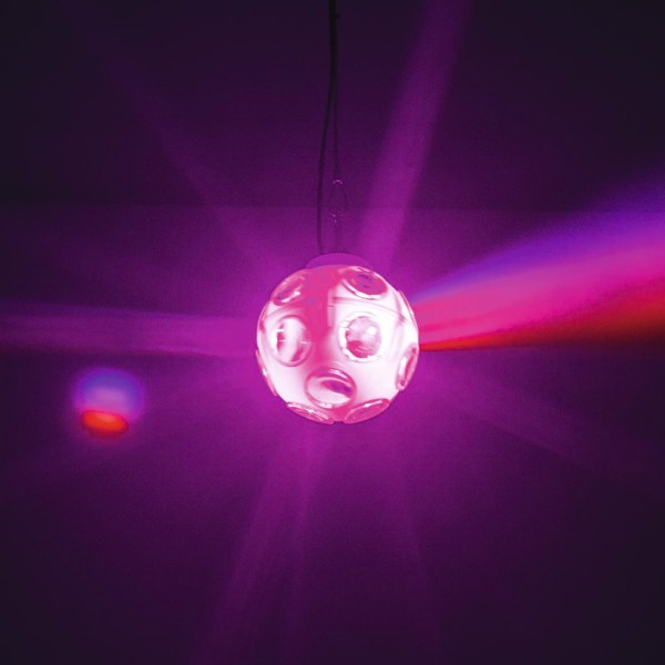 LED Twinkle Ball tc - kompakte, selbstleuchtende Spiegelkugel - musikgesteuerter Lichteffekt