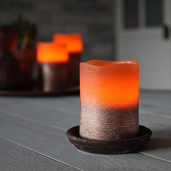 LED Kerze "Cooper" - Echtwachs - geschwungene Oberkante - flackernd - Timer- H: 10cm, D: 7,5cm