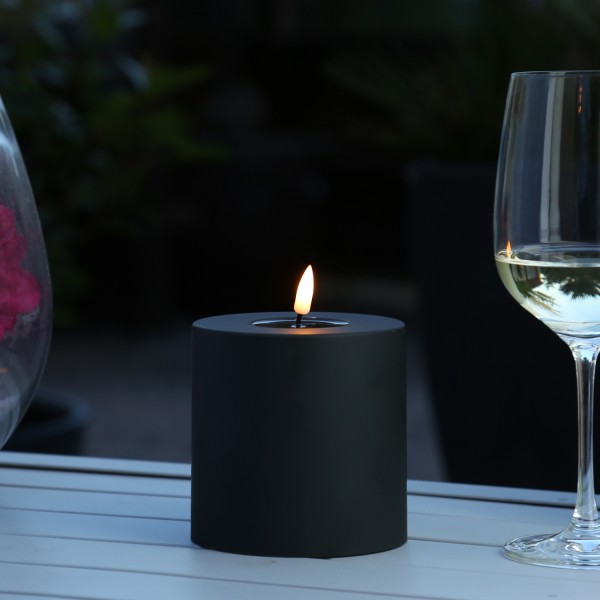 LED Stumpenkerze MIA - Kunststoff - realistische 3D Flamme - H: 10cm - f. Außen - schwarz
