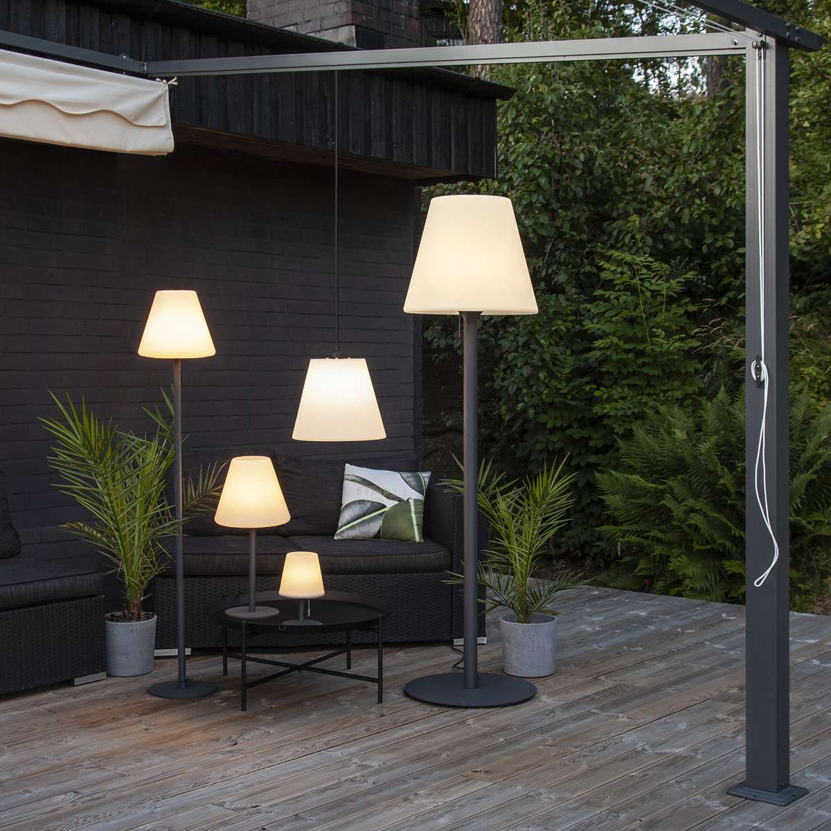 LED Garten Tischlampe - H: 26,5cm - weißer Lampenschirm, D: 16cm