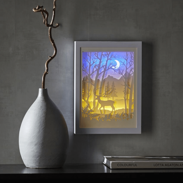 LED-Bild "Scenery"- Hirsch - Material: Kunststoff - weiss - 16 LED - mit Batterie oder Trafo - Timer