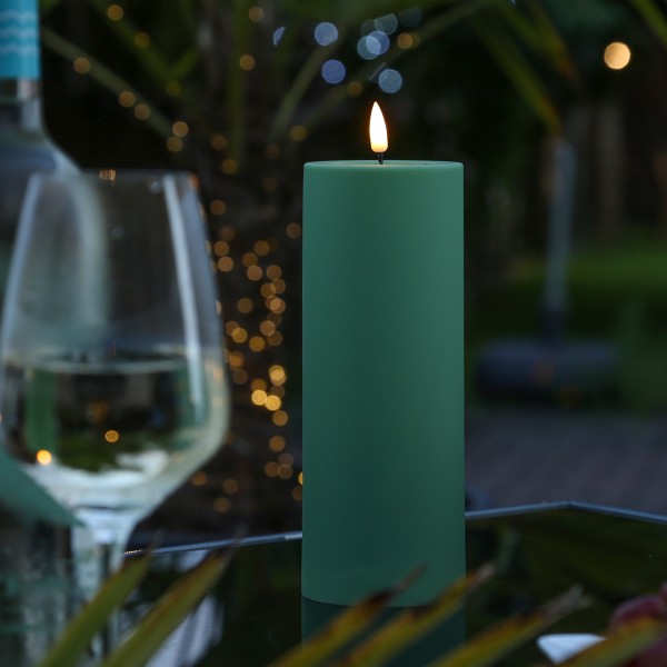 LED Stumpenkerze MIA - Kunststoff - realistische 3D Flamme - H: 20cm - outdoor - grün