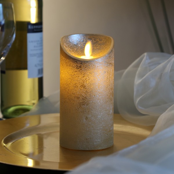 LED Kerze M-Twinkle - Echtwachs - bewegliche Flamme - Auspustfunktion - Timer - H: 15cm - gold