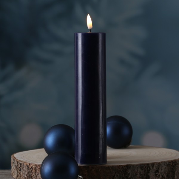 LED Stumpenkerze MIA - Echtwachs - realistische 3D Flamme - H: 20cm - D: 5cm - königsblau