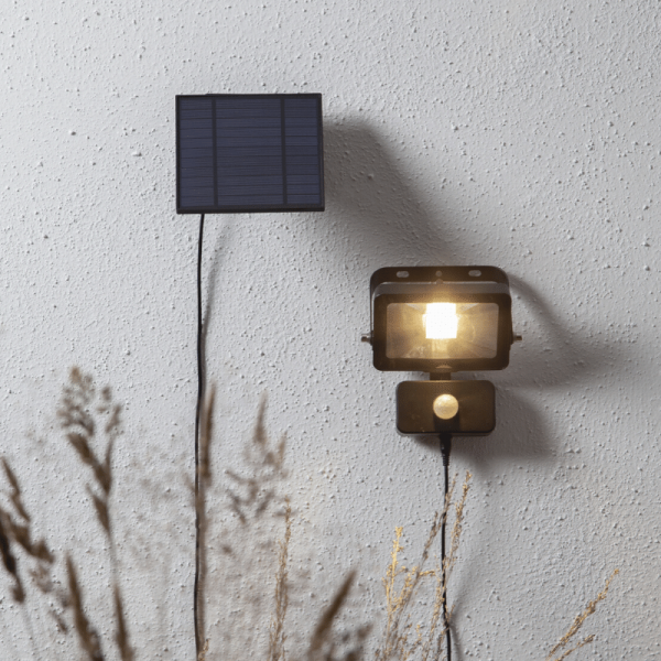 LED Solar Strahler "Powerspot" - warmweiß - 800lm - mit Bewegungsmelder und Lichtsensor - H: 16cm 