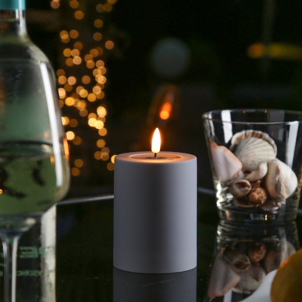 LED Stumpenkerze MIA - Kunststoff - realistische 3D Flamme - H: 10cm - outdoor - grau 