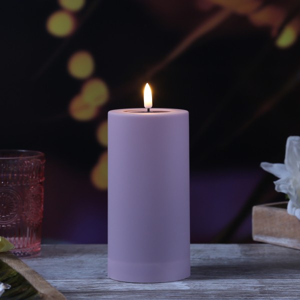 LED Stumpenkerze MIA - Kunststoff - realistische 3D Flamme - H: 15cm - outdoor - pastell lila
