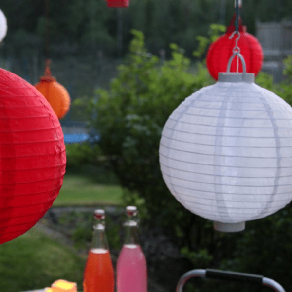 LED Solar Lampion "Festival" - kaltweiße LED - D: 20cm - Dämmerungssensor - mit Montagehaken - weiß