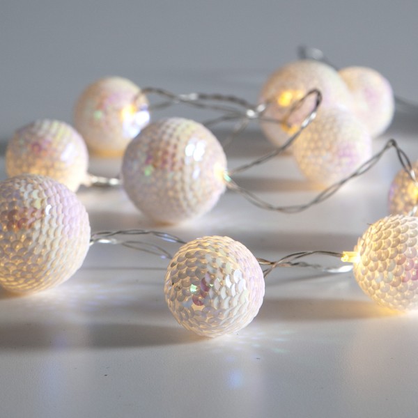 LED Kugel Lichterkette mit Pailletten - 10 weiße Kugeln - warmweiße LED - 1,35m - Batterie - Timer